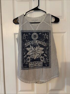 Lucky Brand White & Navy Striped Graphic Tank
2/20 bundle for discount